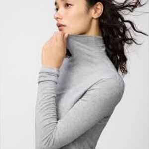 Uniqlo S HEATTECH EXTRA WARM CASHMERE BLEND TURTLENECK T-SHIRT